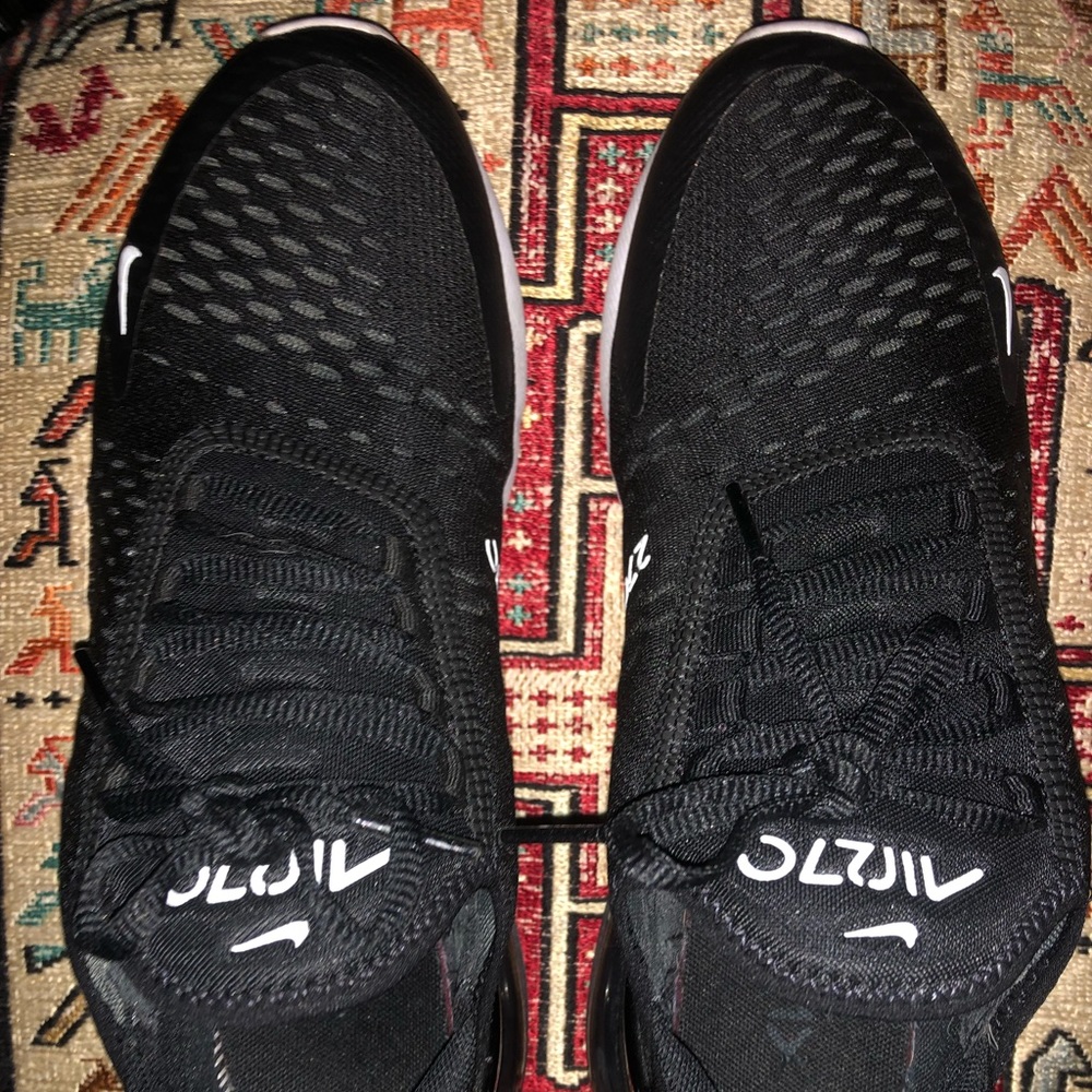 Air Max 270 Sneaker Womans Black & White like NEW